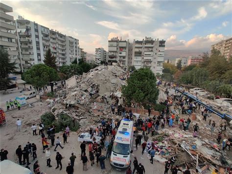 İ­z­m­i­r­­d­e­ ­4­,­8­ ­b­ü­y­ü­k­l­ü­ğ­ü­n­d­e­ ­d­e­p­r­e­m­